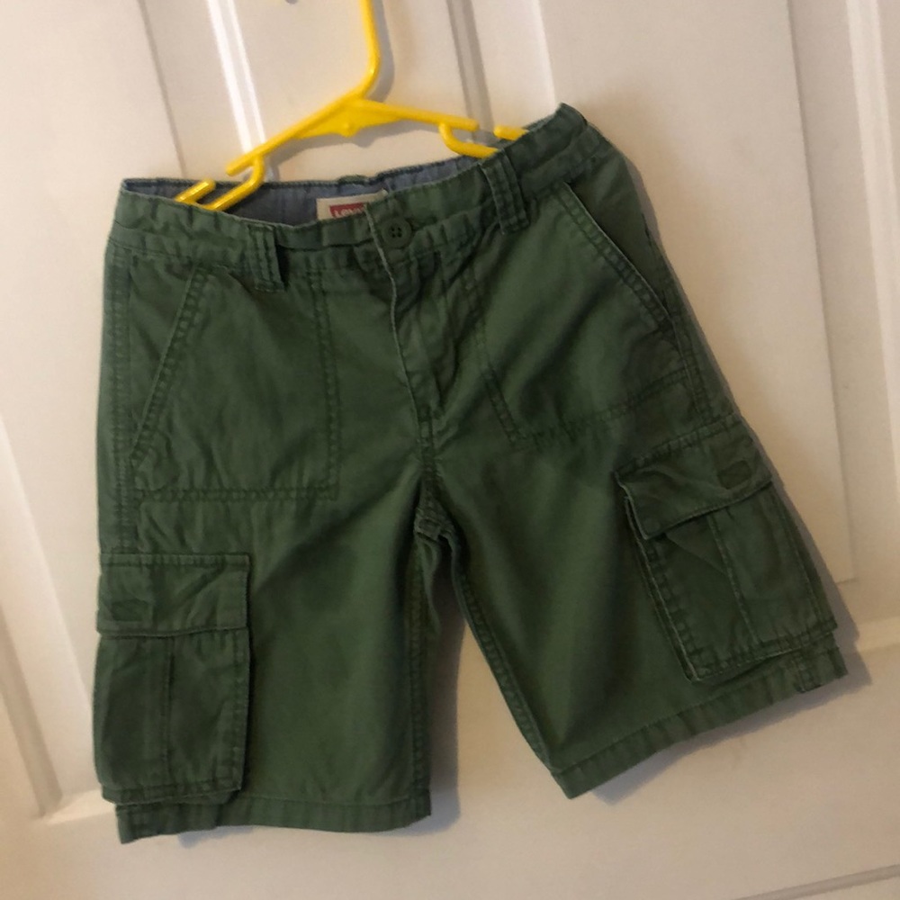 Boys Levi’s 7 regular hunter green cargo shorts, adjustable waistband straps
